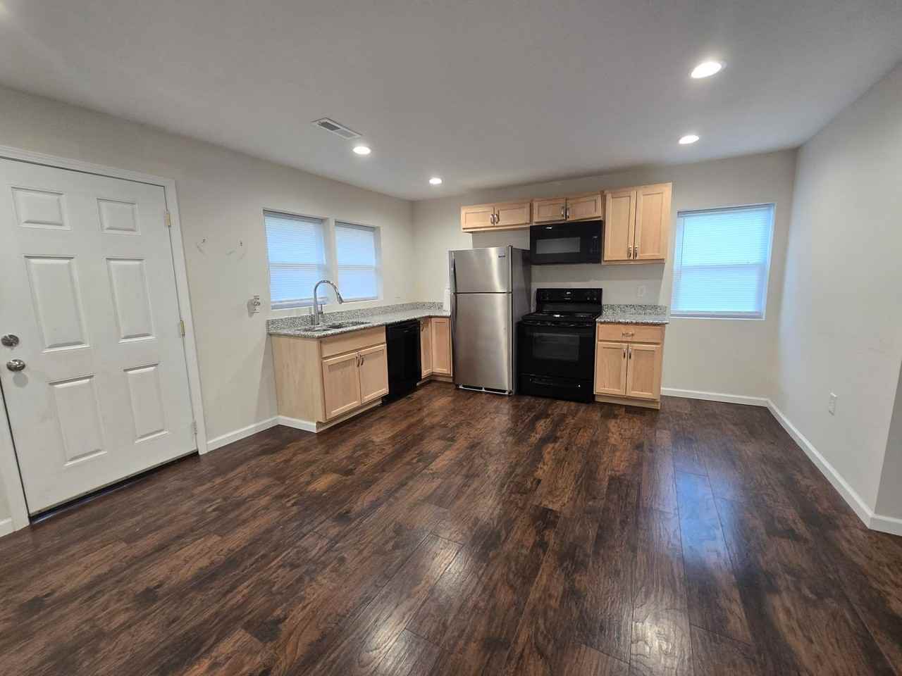 1300 Turnpike Rd Apt C - Photo 3 of 12
