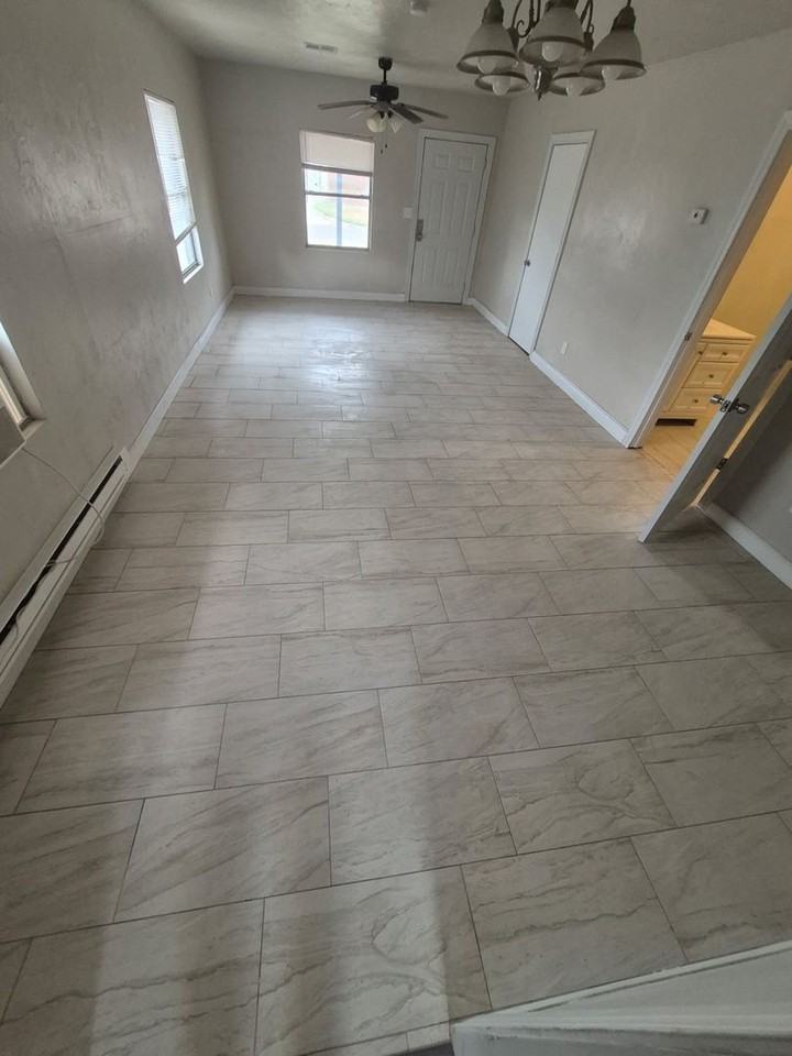 312 S Moore Ave - Photo 2 of 3