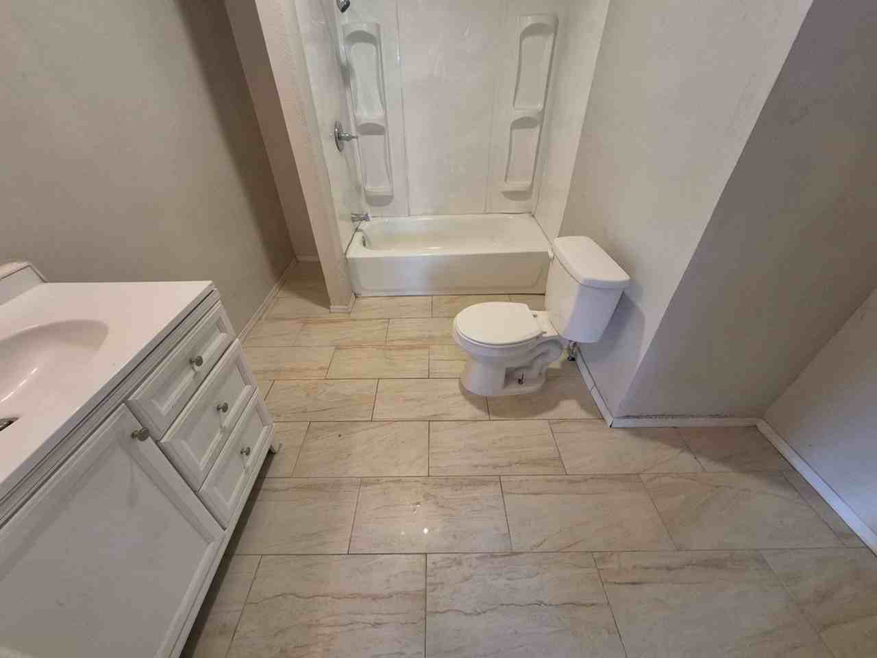 312 S Moore Ave - Photo 3 of 3