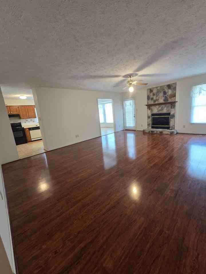215 Laketree Blvd - Photo 3 of 20