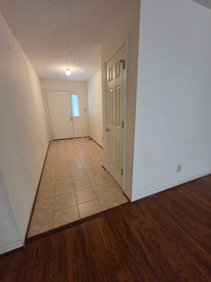 215 Laketree Blvd - Photo 4 of 20