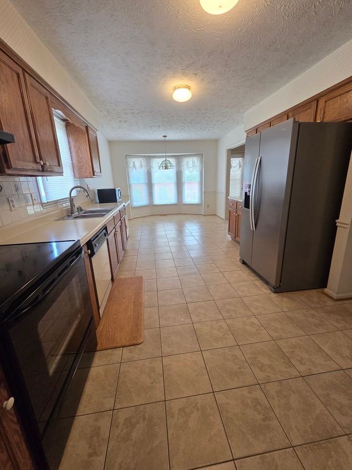 215 Laketree Blvd - Photo 6 of 20