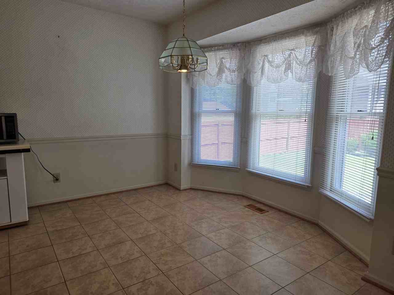 215 Laketree Blvd - Photo 7 of 20