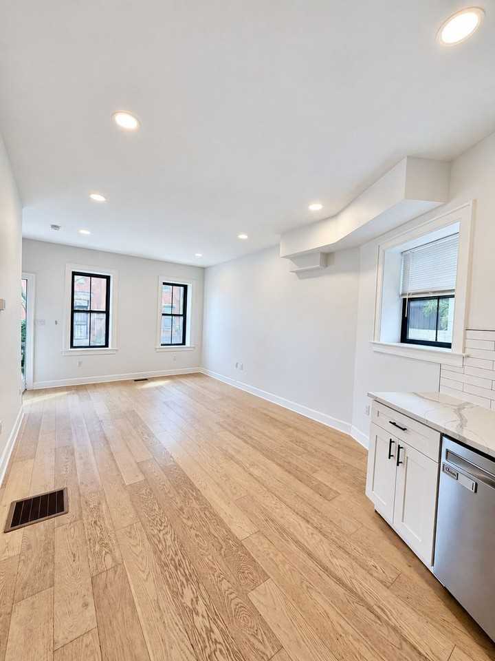 117 E Allen St - Photo 2 of 37