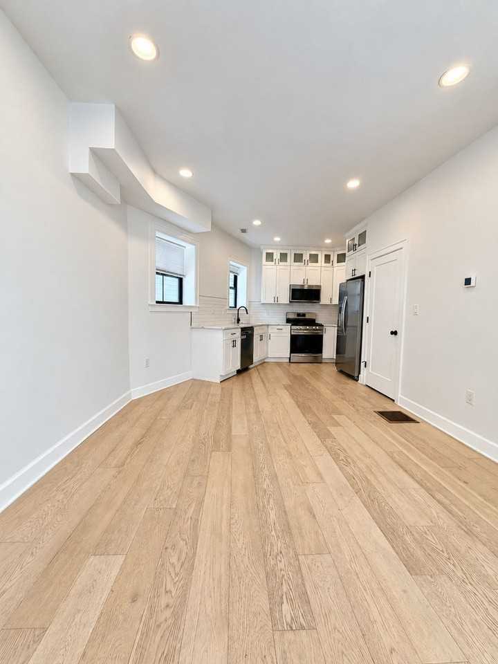 117 E Allen St - Photo 3 of 37