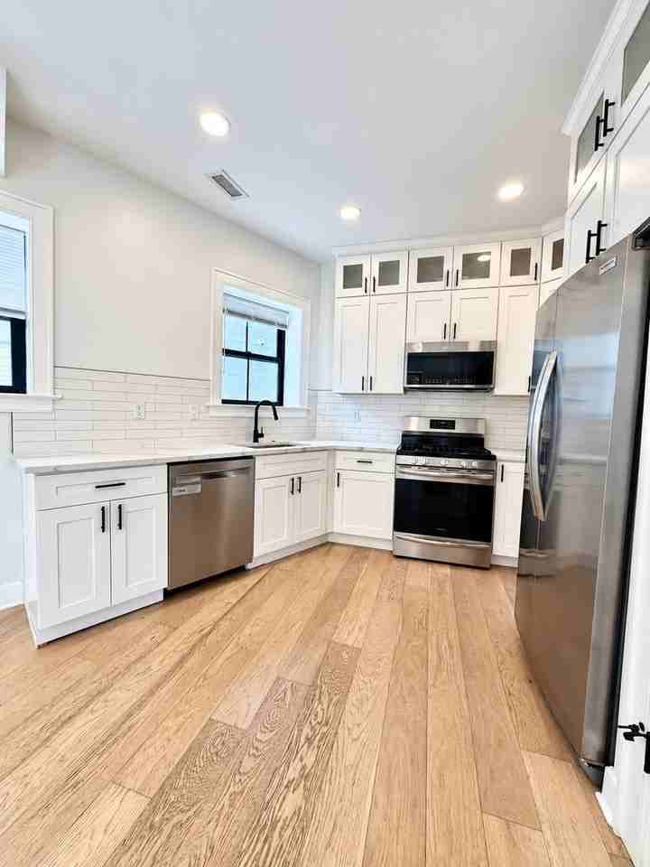 117 E Allen St - Photo 5 of 37