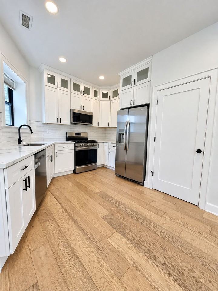 117 E Allen St - Photo 6 of 37