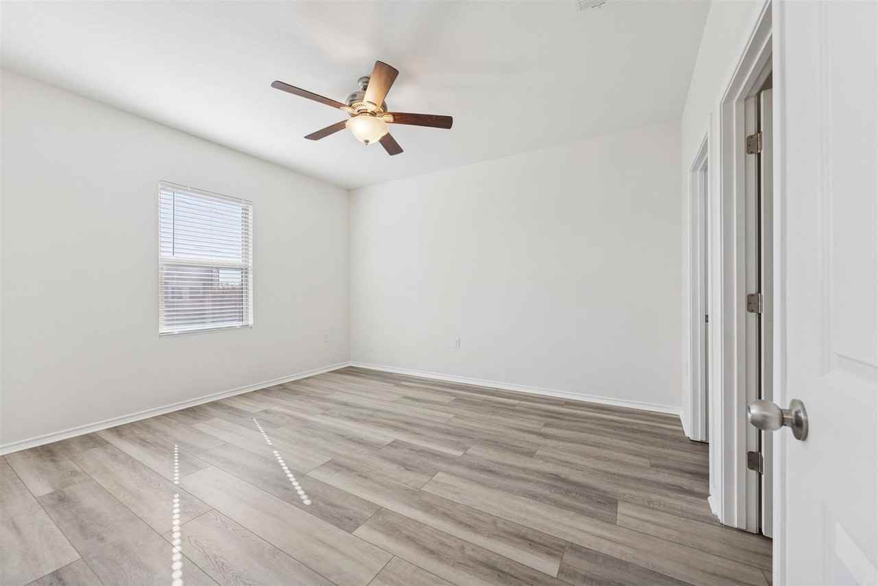 6401 Graymont Dr - Photo 4 of 12