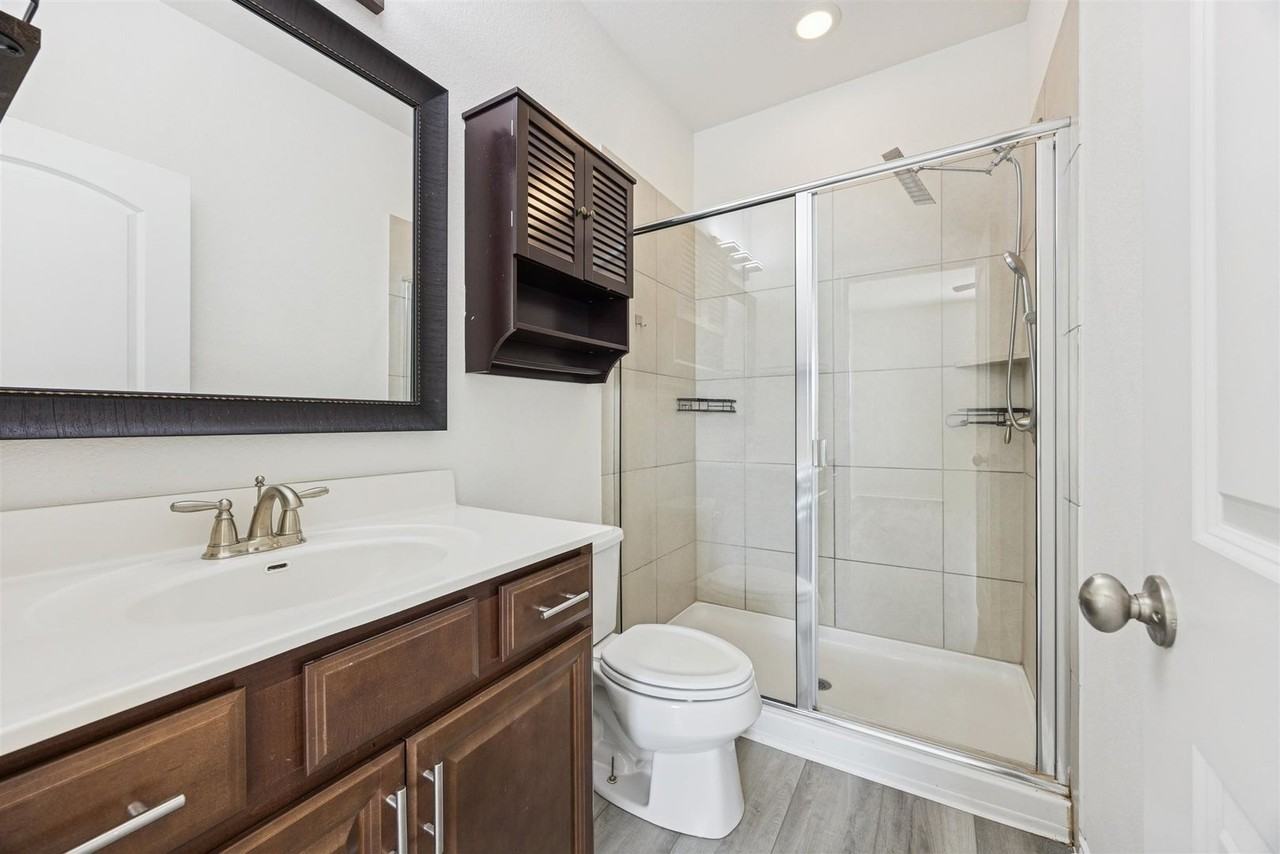 6401 Graymont Dr - Photo 5 of 12