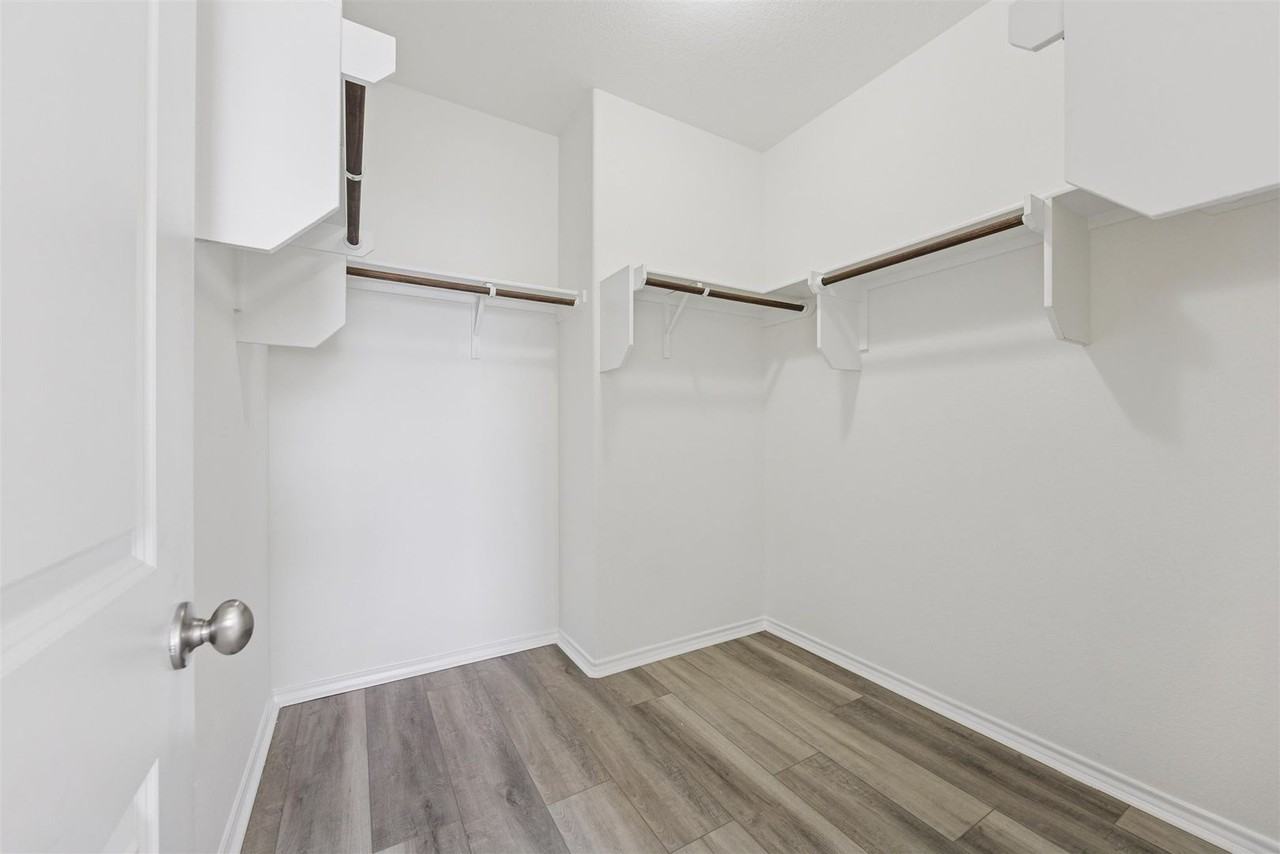 6401 Graymont Dr - Photo 6 of 12