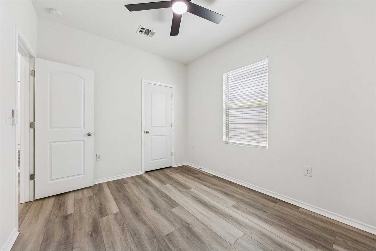 6401 Graymont Dr - Photo 7 of 12