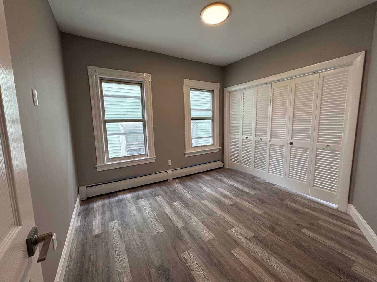 274 E Eagle St - Photo 2 of 10