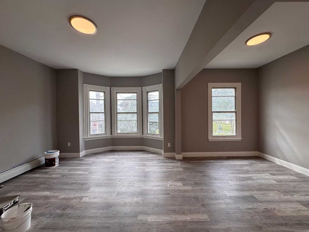 274 E Eagle St - Photo 3 of 10