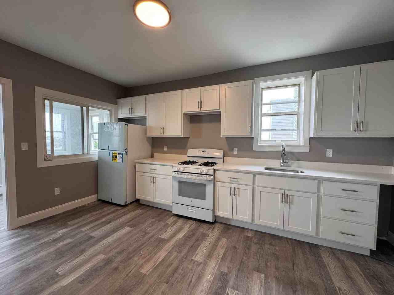 274 E Eagle St - Photo 7 of 10