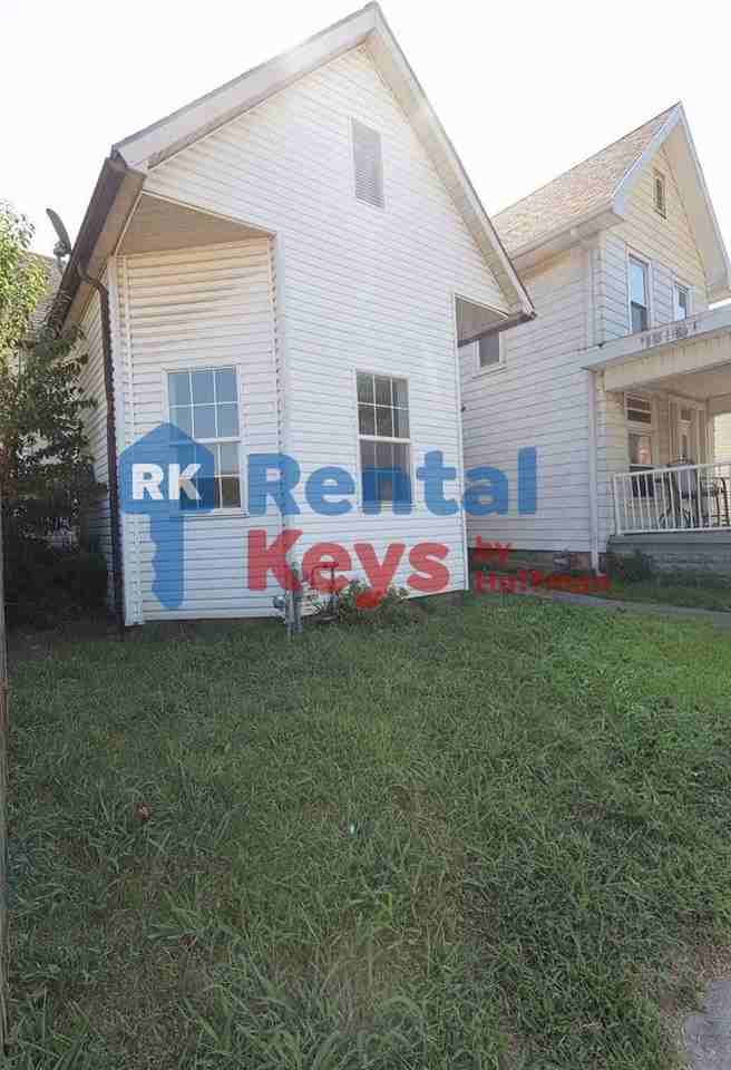 1013 N 1st Ave - Photo 2 of 17