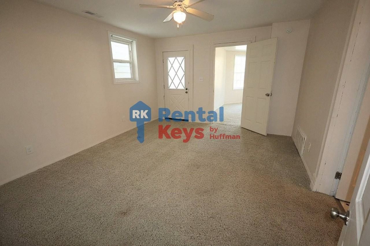 1013 N 1st Ave - Photo 4 of 17