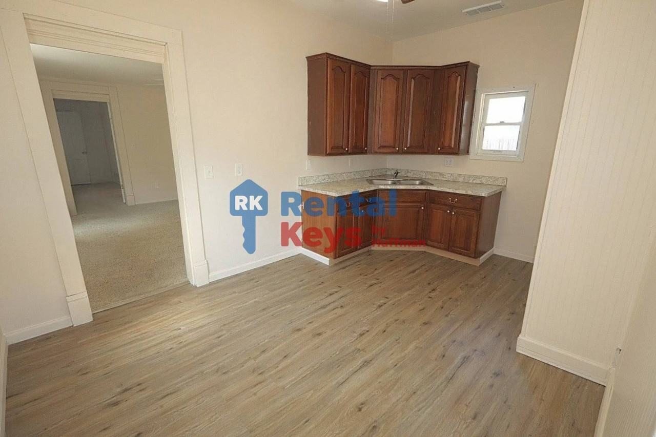 1013 N 1st Ave - Photo 7 of 17