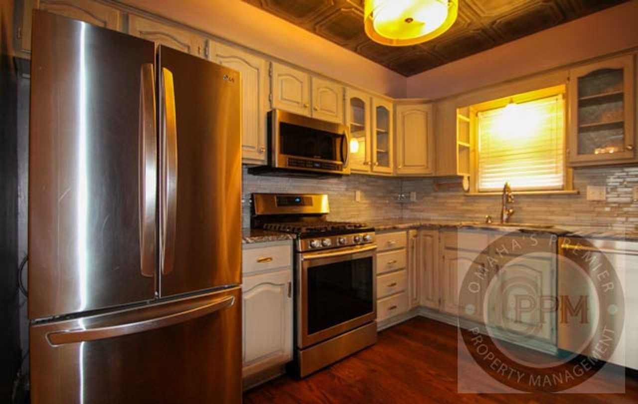 6011 Walnut St - Photo 6 of 38