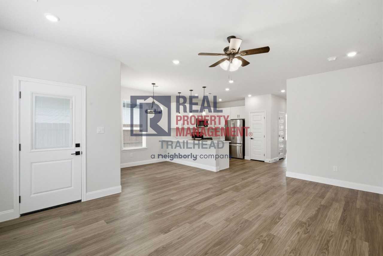 5805 Barkridge Dr - Photo 3 of 23