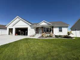 featured image of 137 137 Linden St