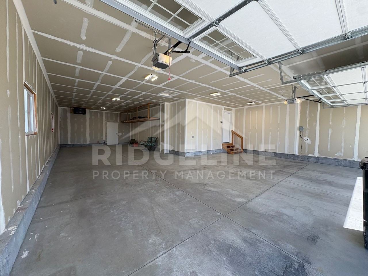 137 137 Linden St - Photo 2 of 16