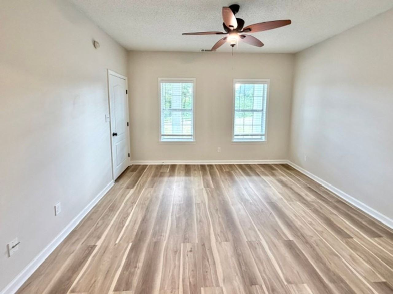 10696 Green River Rd - Photo 6 of 14
