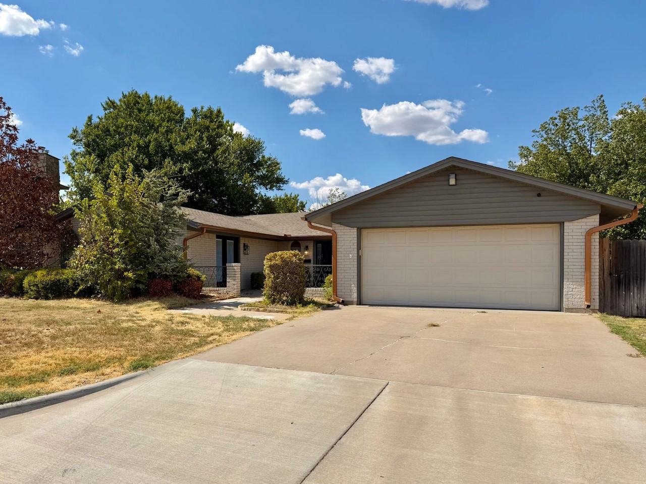 6933 Nw Eisenhower Dr - Photo 3 of 50