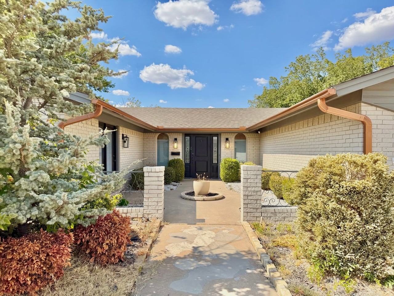 6933 Nw Eisenhower Dr - Photo 4 of 50