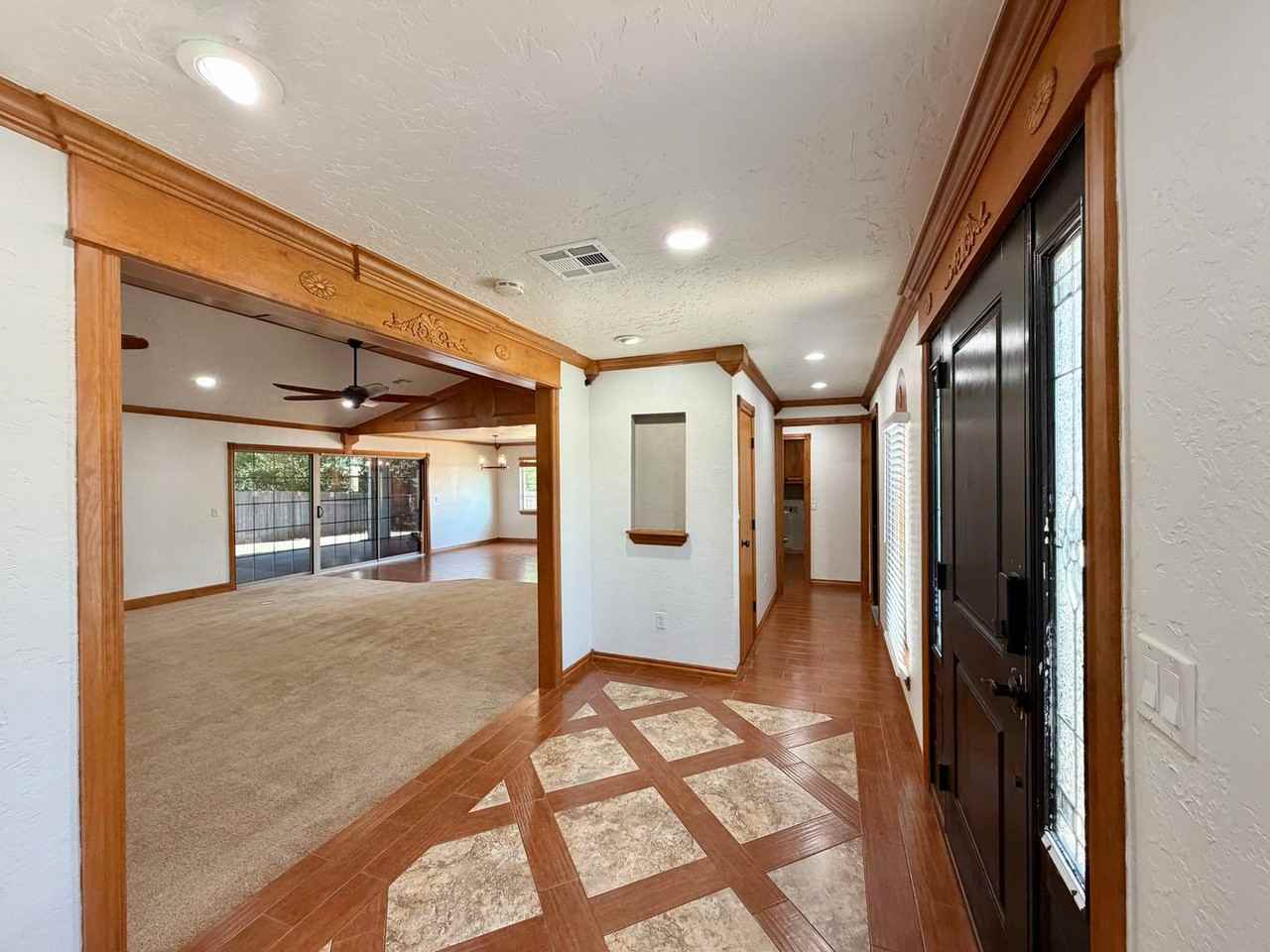 6933 Nw Eisenhower Dr - Photo 7 of 50