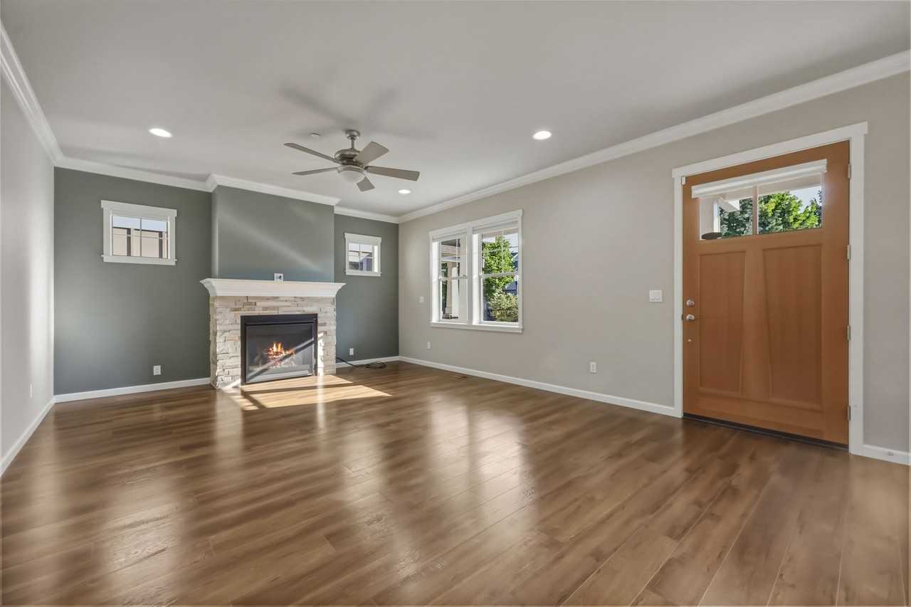 2223 Park View St Ne - Photo 5 of 37