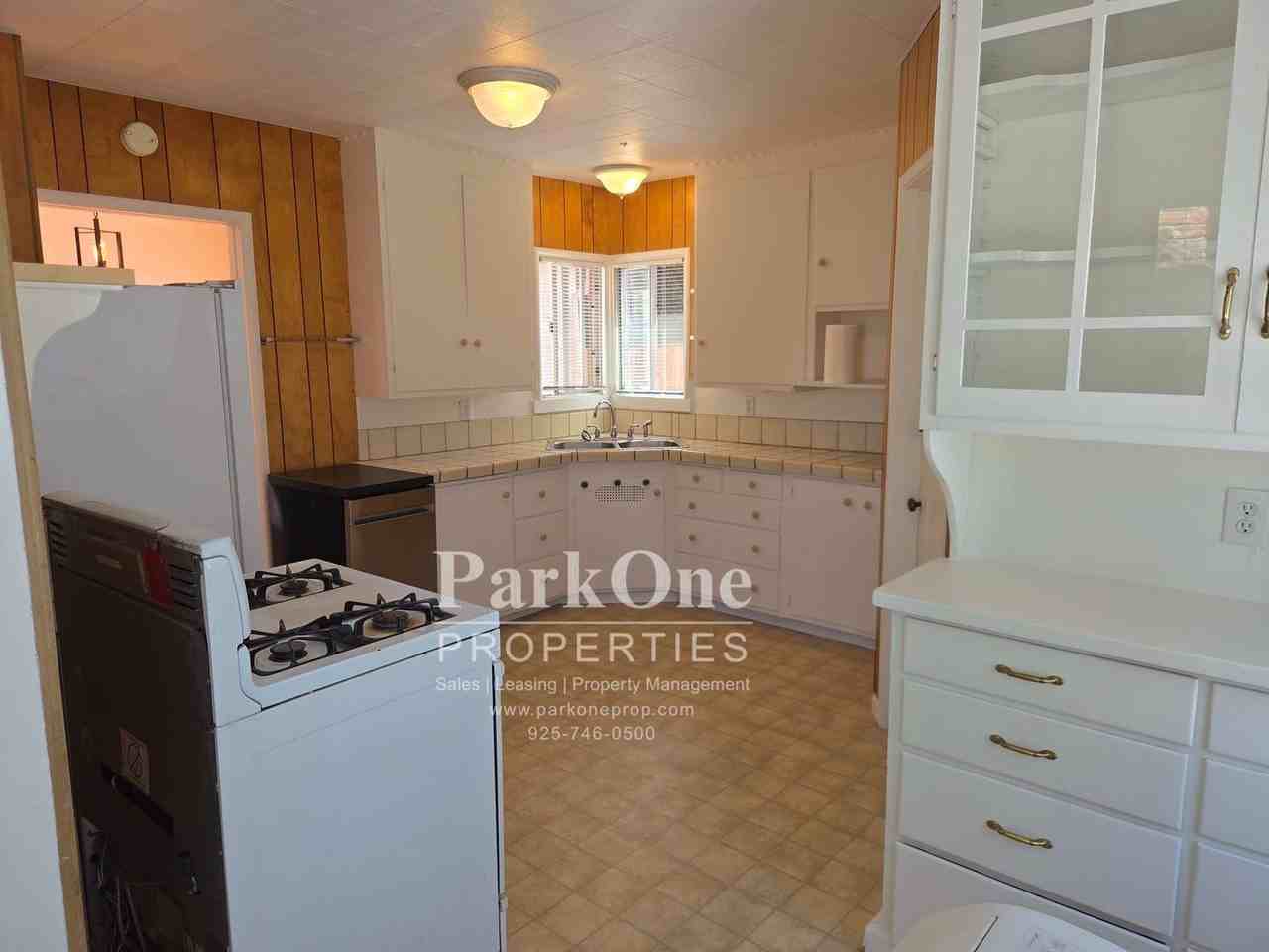 618 D St - Photo 3 of 17