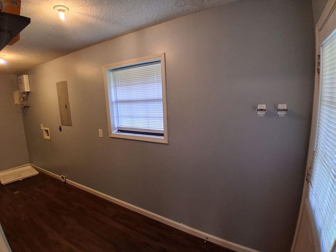 9810 Lewis Rd - Photo 6 of 13