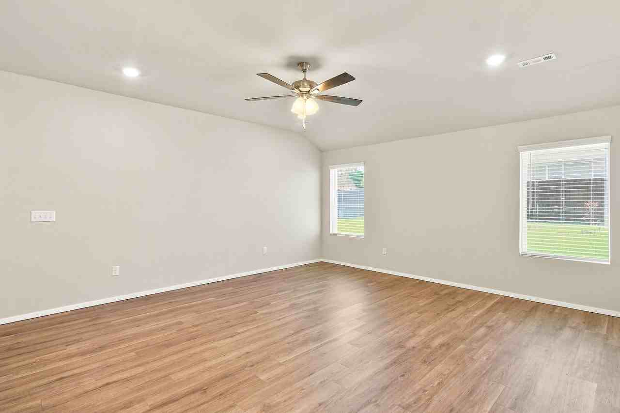 2751 W Obsidian St - Photo 3 of 21