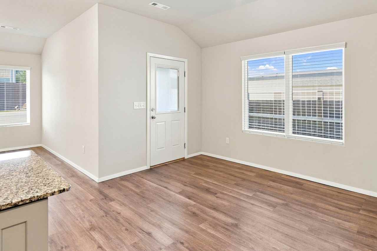 2751 W Obsidian St - Photo 5 of 21