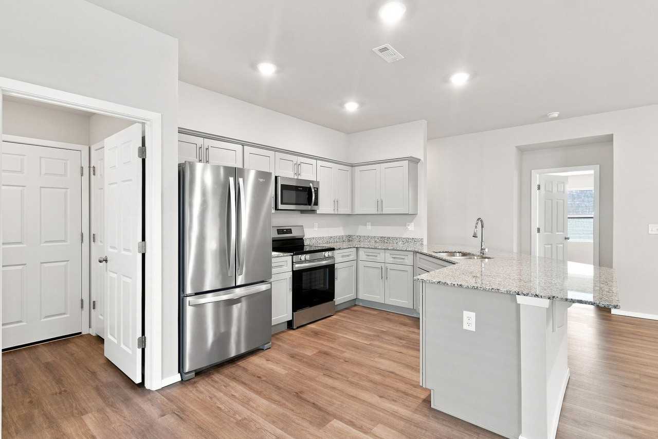 2751 W Obsidian St - Photo 7 of 21