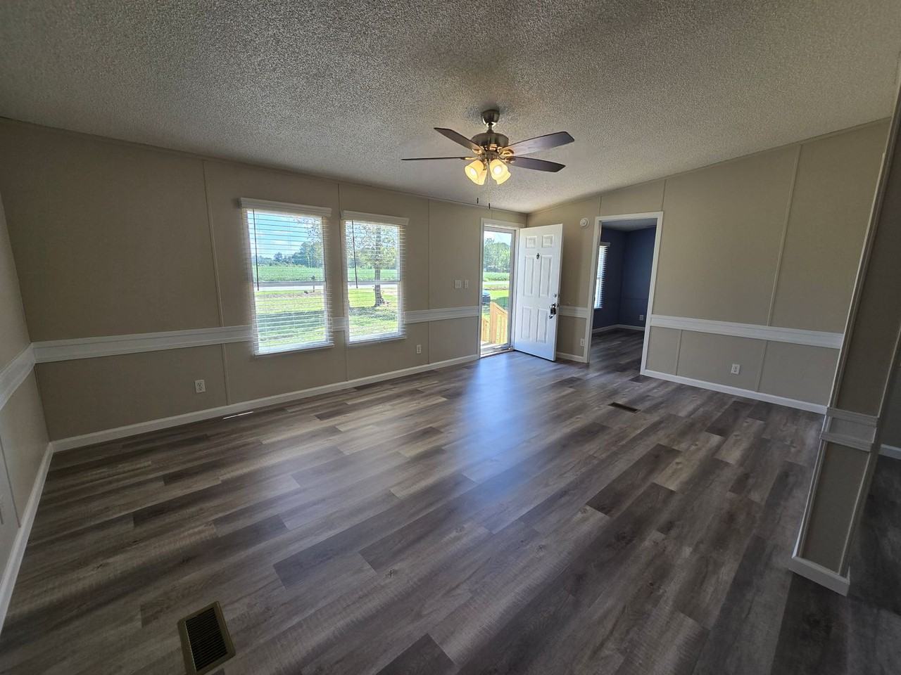 2214 Sivertsen Rd - Photo 2 of 13