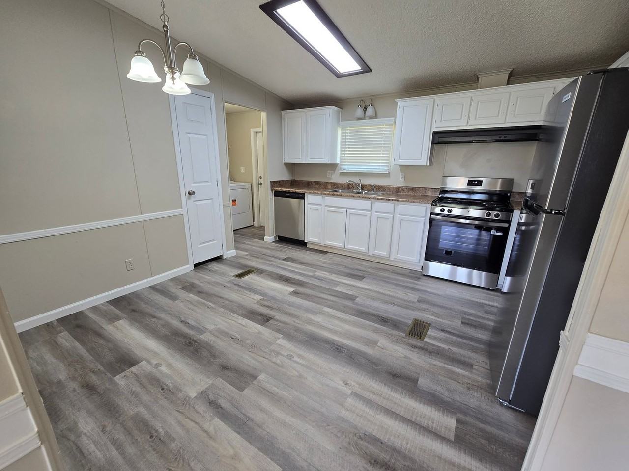 2214 Sivertsen Rd - Photo 3 of 13