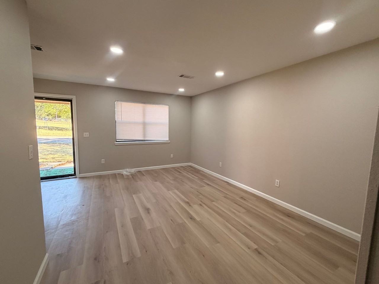 801 Sequoyah Way - Photo 2 of 9