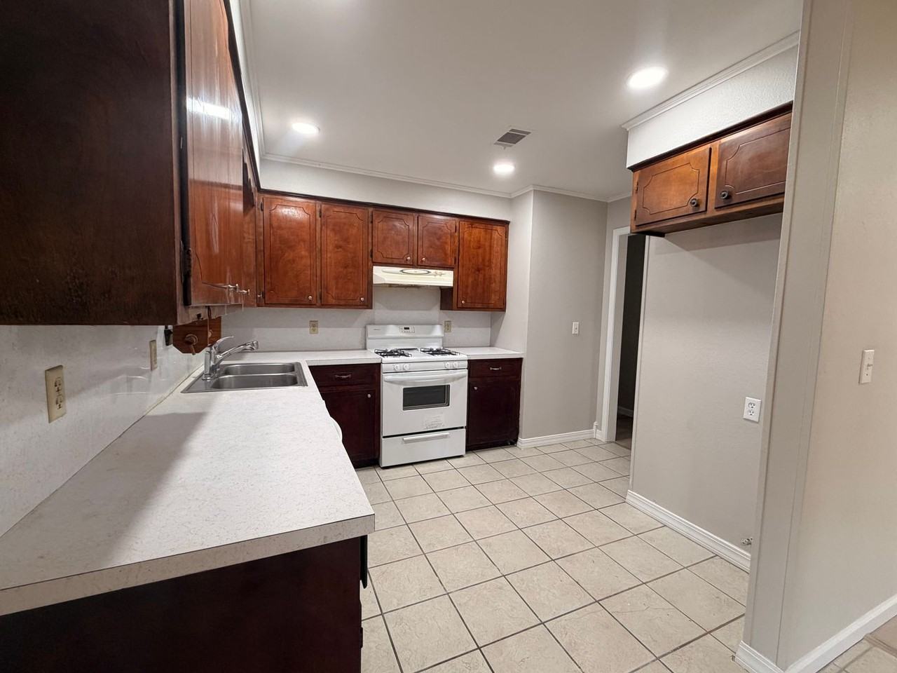 801 Sequoyah Way - Photo 4 of 9