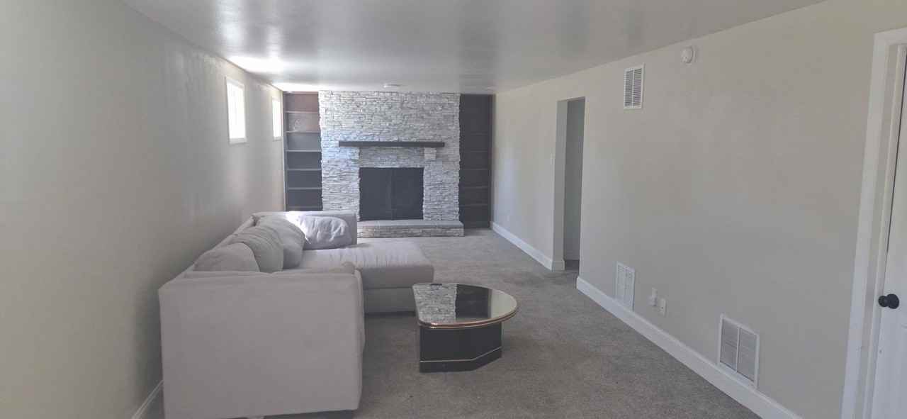 2906 Cabrillo Cir - Photo 2 of 13