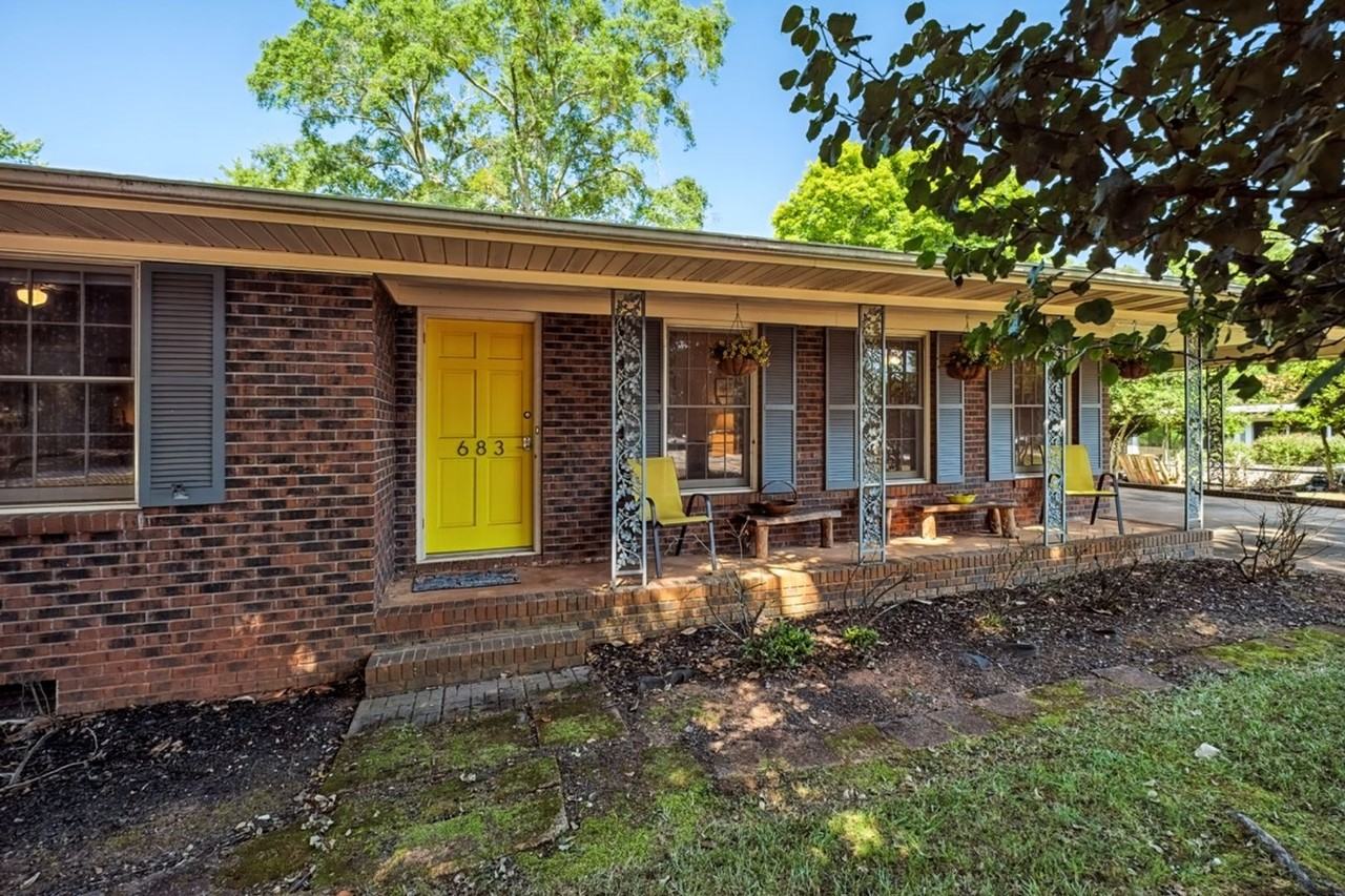 683 Huntington Rd - Photo 2 of 38