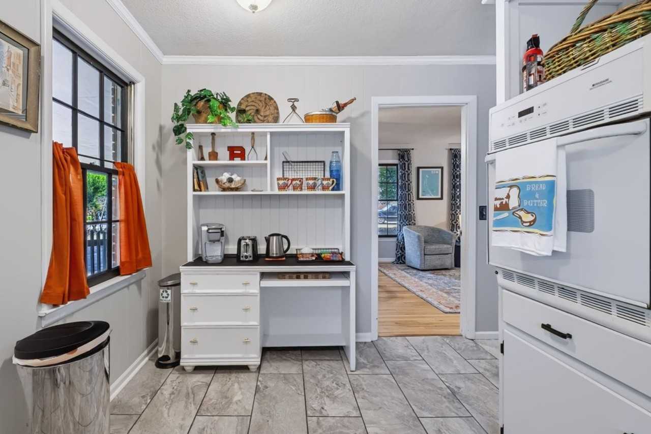 683 Huntington Rd - Photo 5 of 38