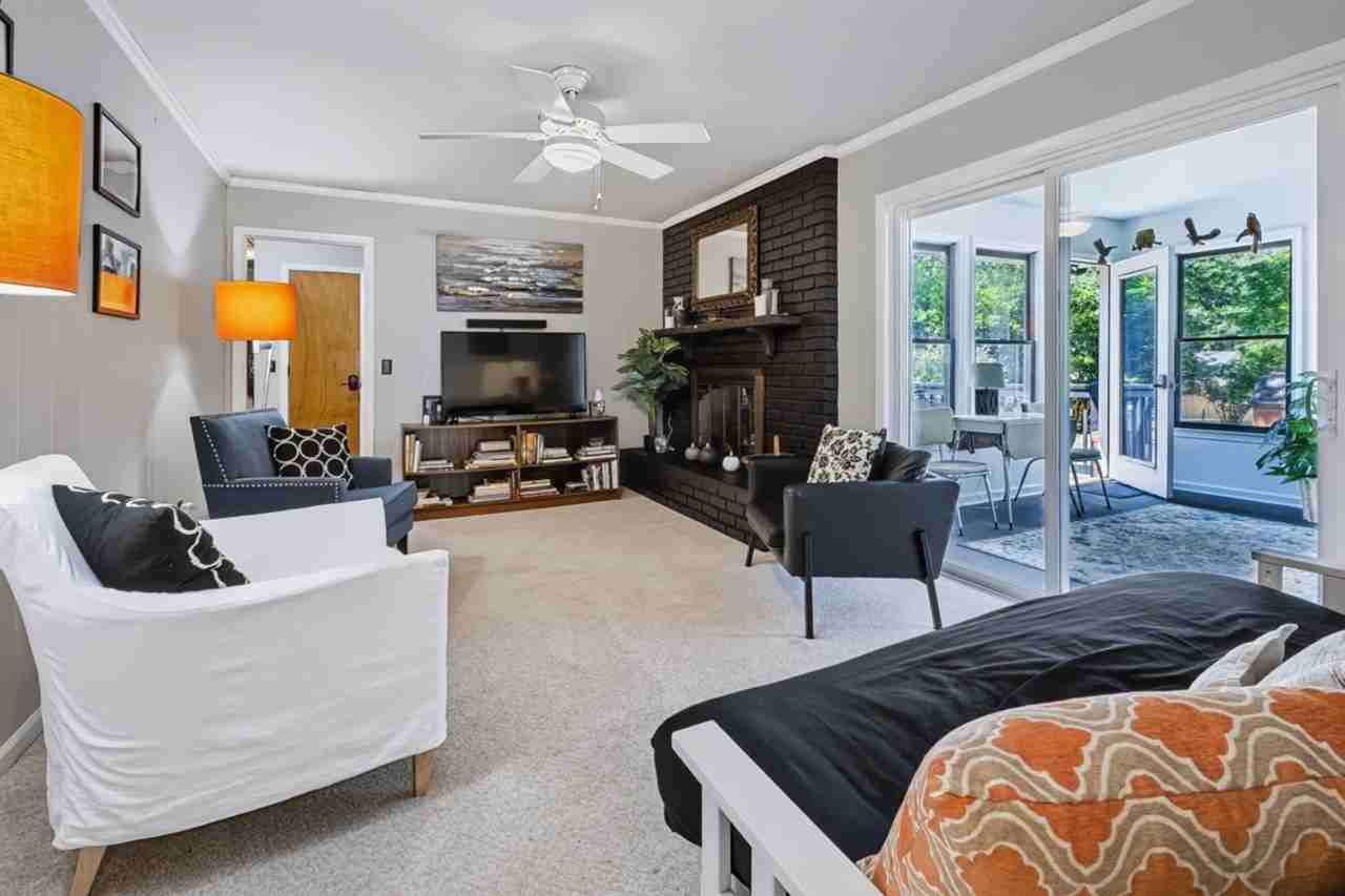 683 Huntington Rd - Photo 7 of 38