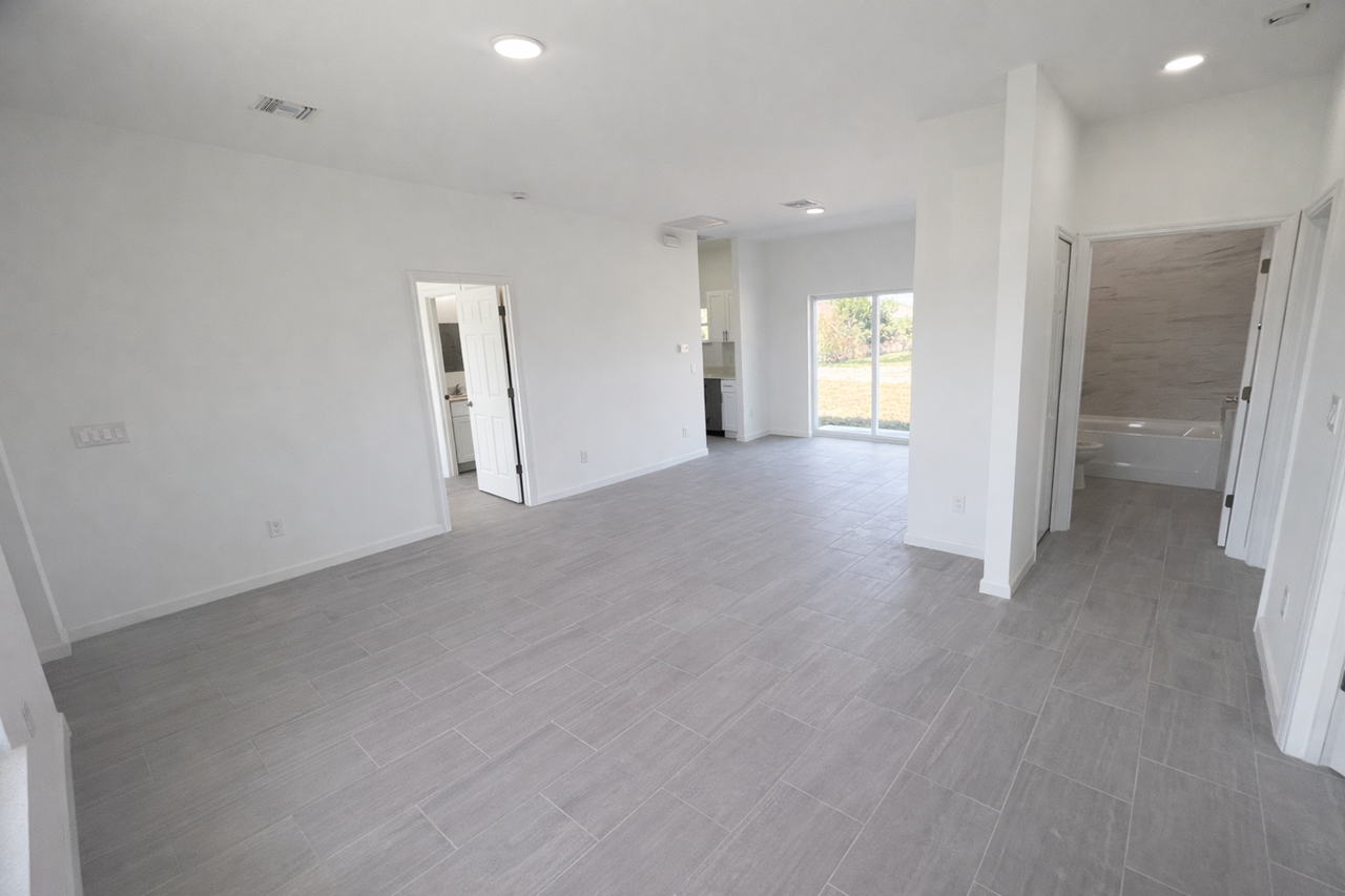 939 Alcutt St - Photo 2 of 15