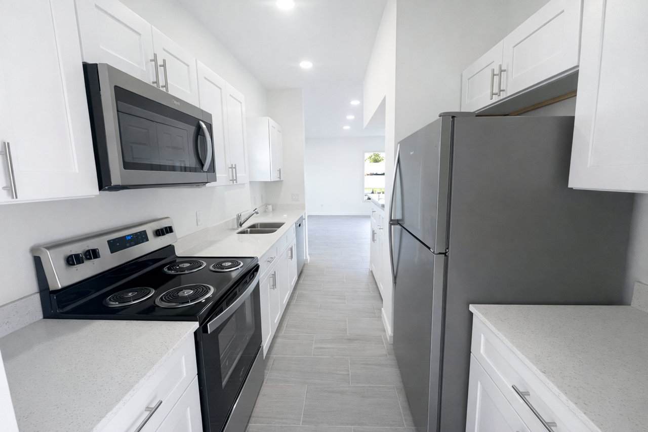 939 Alcutt St - Photo 5 of 15