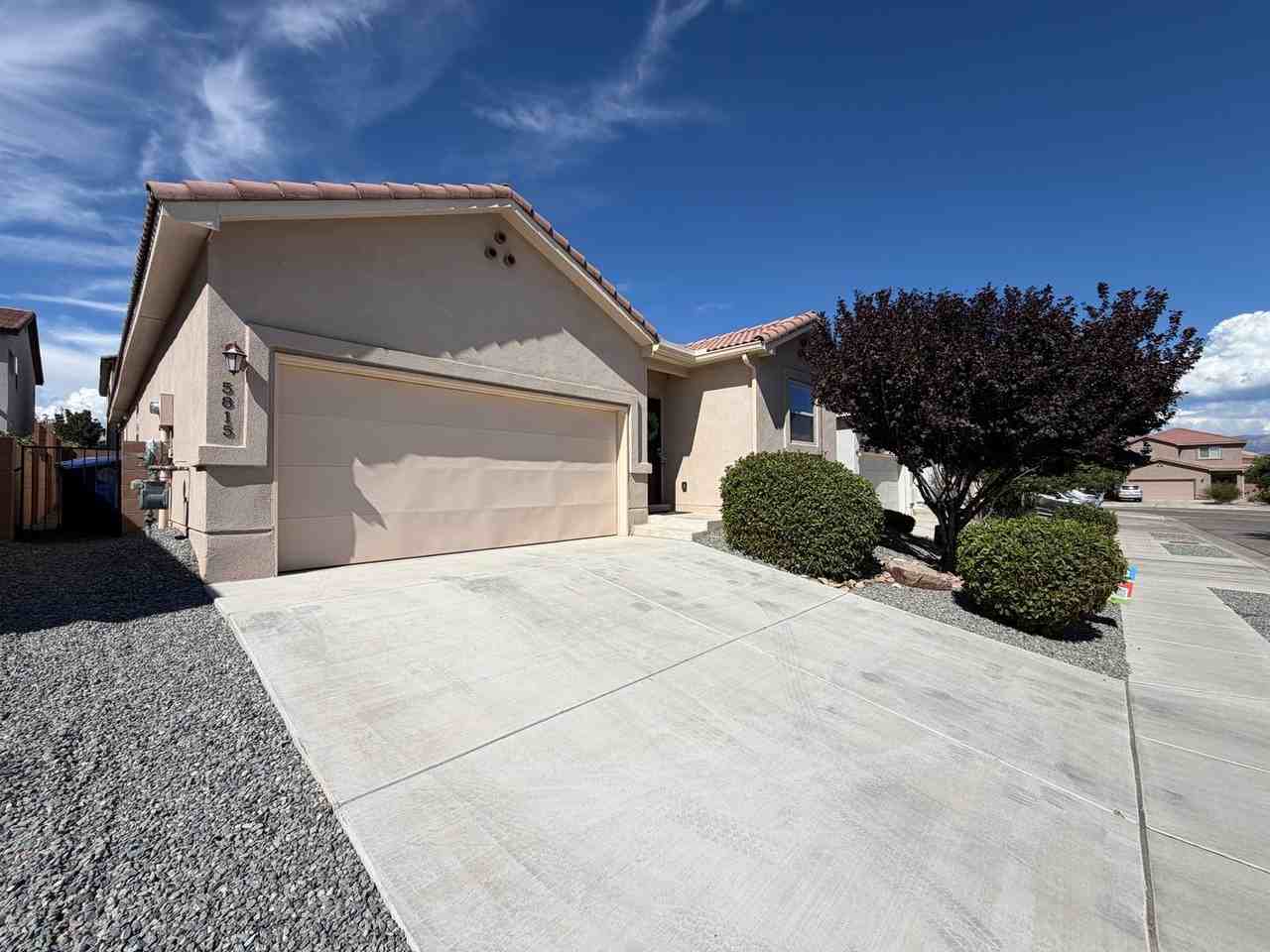 5815 Mafraq Ave Nw - Photo 3 of 33