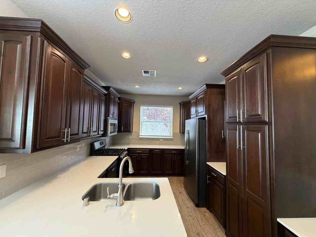 5815 Mafraq Ave Nw - Photo 6 of 33