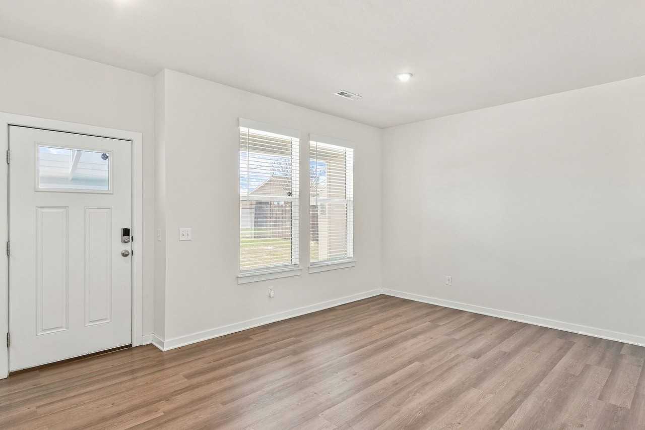 4802 W Planetree St - Photo 4 of 22