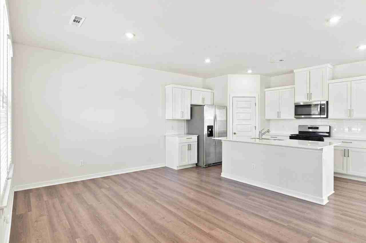 4802 W Planetree St - Photo 5 of 22
