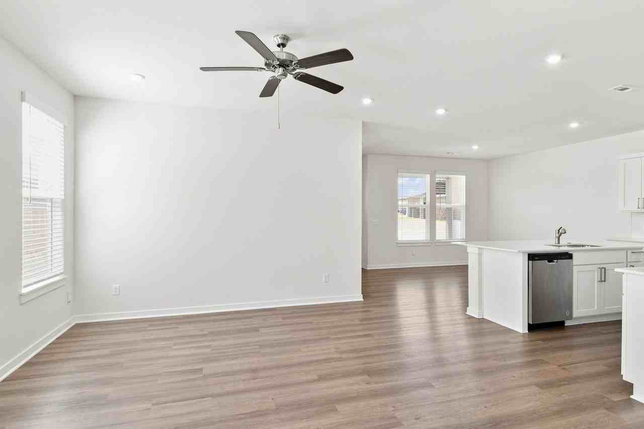 4802 W Planetree St - Photo 6 of 22